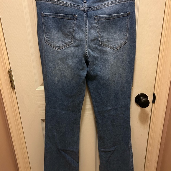 Nicole Miller SOHO High Rise Bootcut Lightly Distressed Jeans Sz 8 Never Worn!! - Picture 6 of 12
